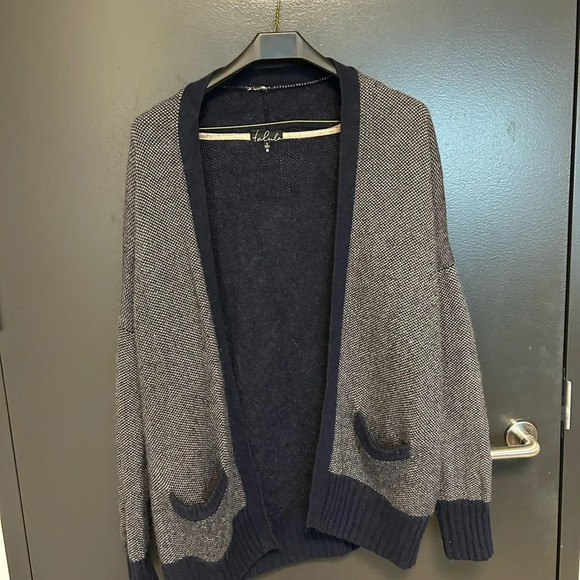 Talula Aritzia oversized baggy boyfriend cardigan size S excellent cond. - Picture 6 of 13